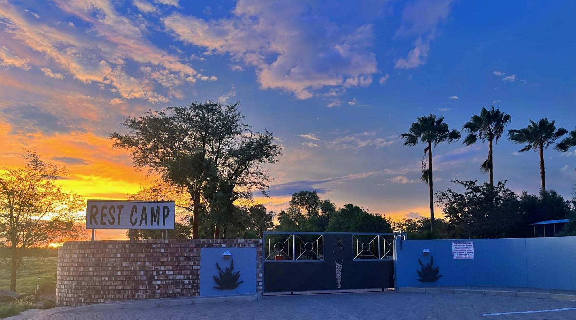 East Gate Rest Camp Apartment Buitepos ภายนอก รูปภาพ