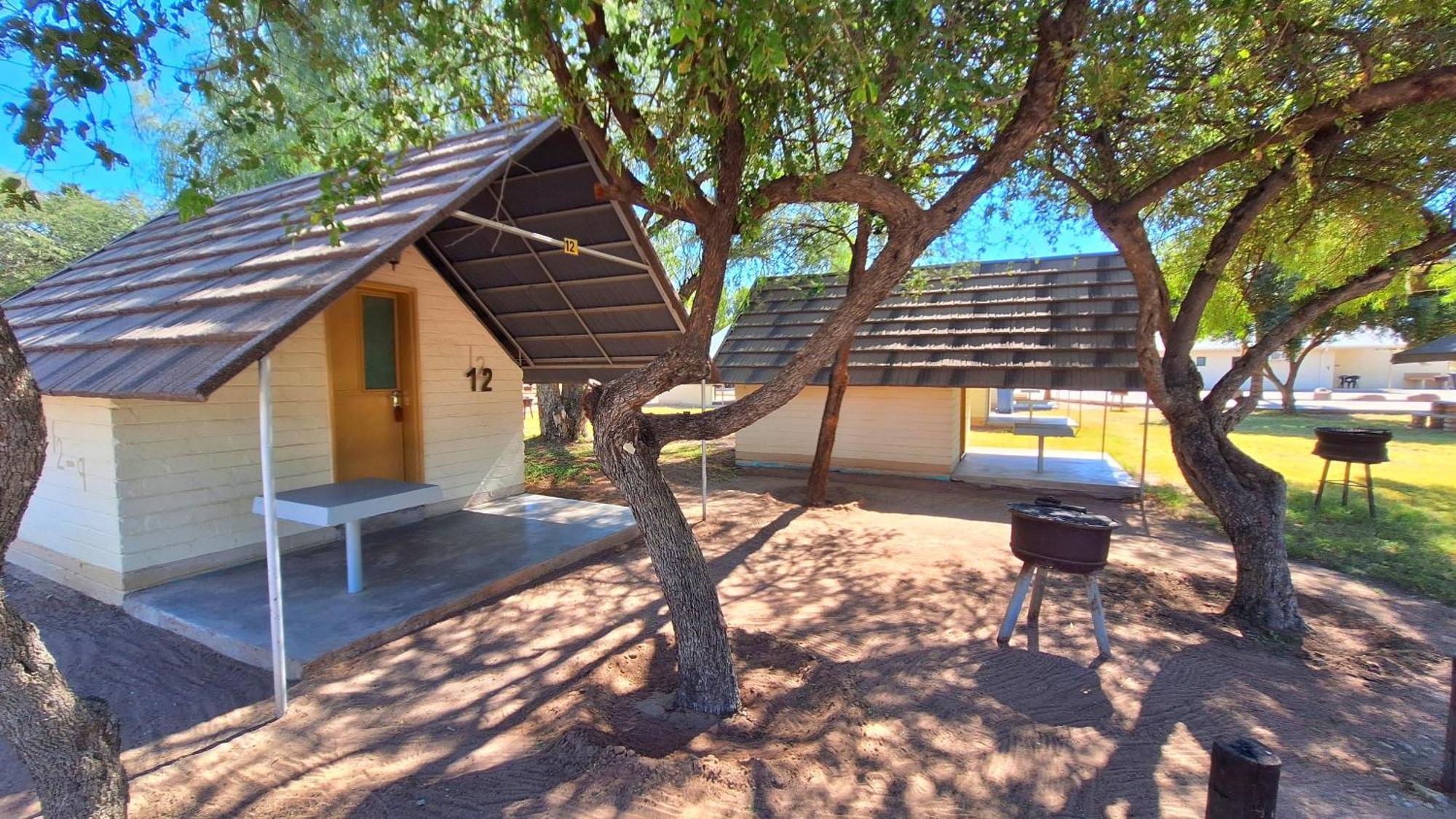 East Gate Rest Camp Apartment Buitepos ภายนอก รูปภาพ
