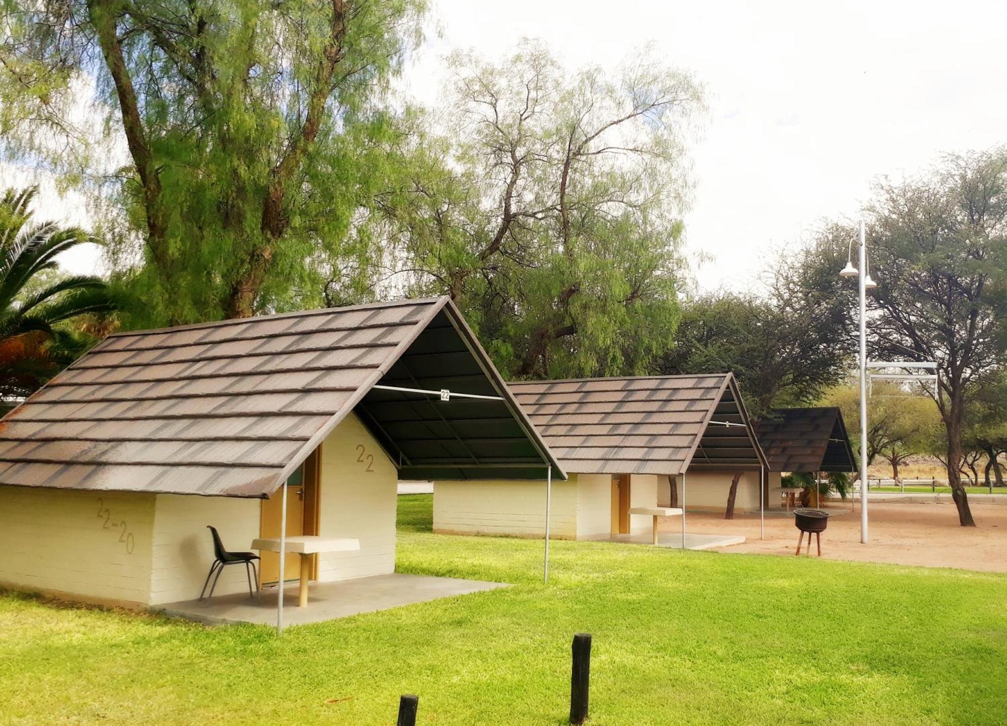 East Gate Rest Camp Apartment Buitepos ภายนอก รูปภาพ