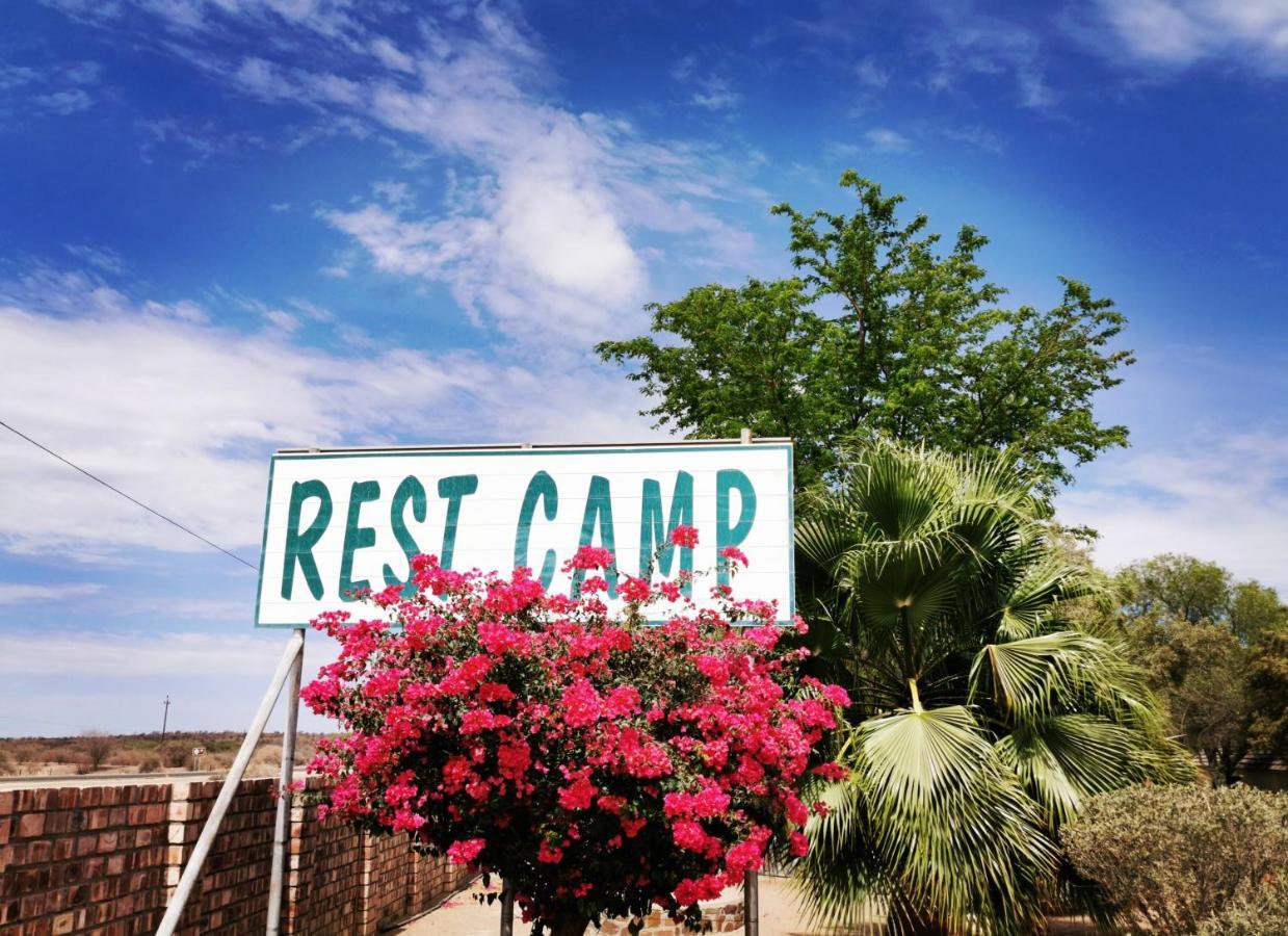 East Gate Rest Camp Apartment Buitepos ภายนอก รูปภาพ