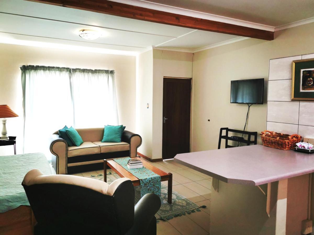 East Gate Rest Camp Apartment Buitepos ภายนอก รูปภาพ