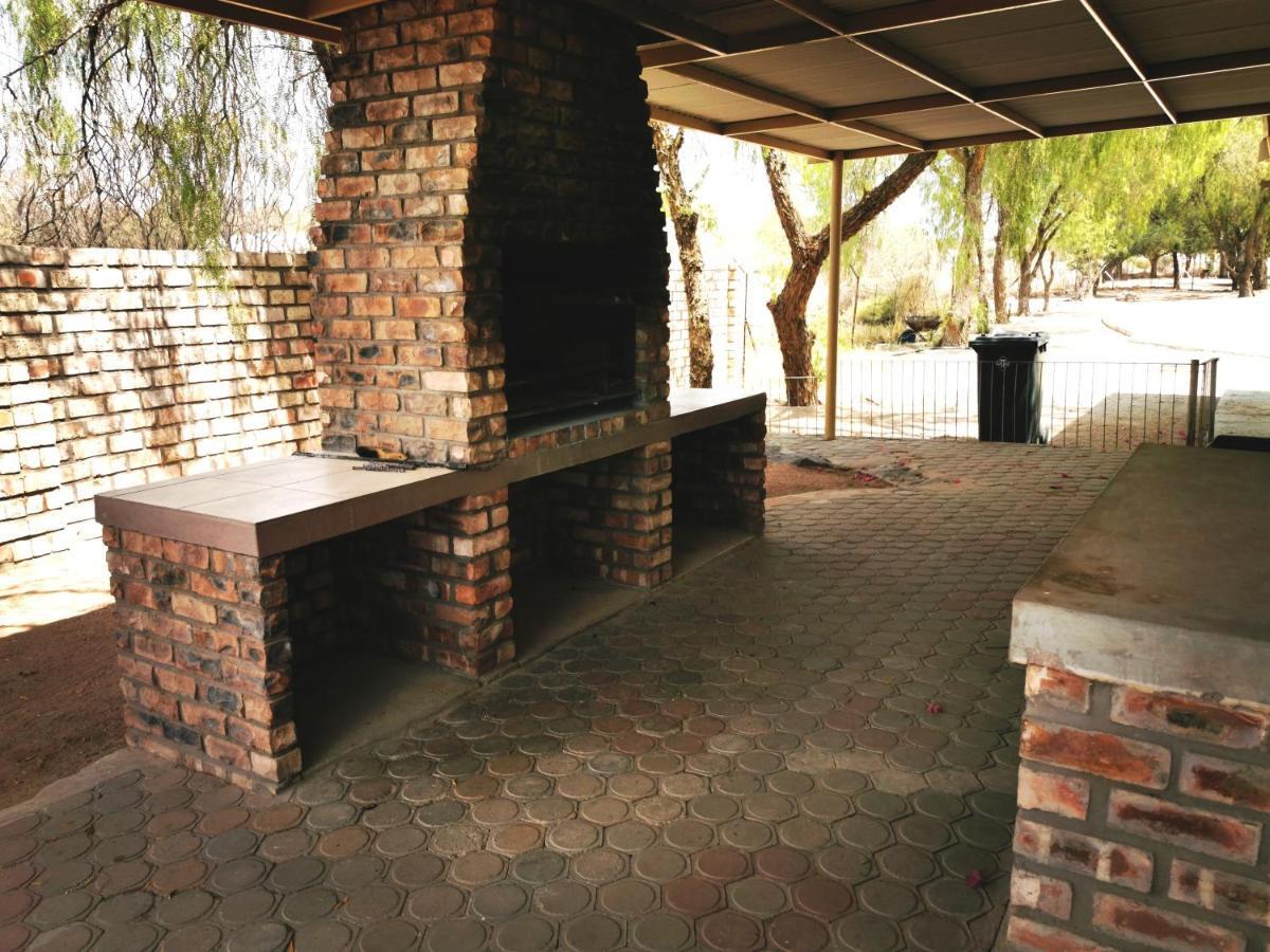 East Gate Rest Camp Apartment Buitepos ภายนอก รูปภาพ