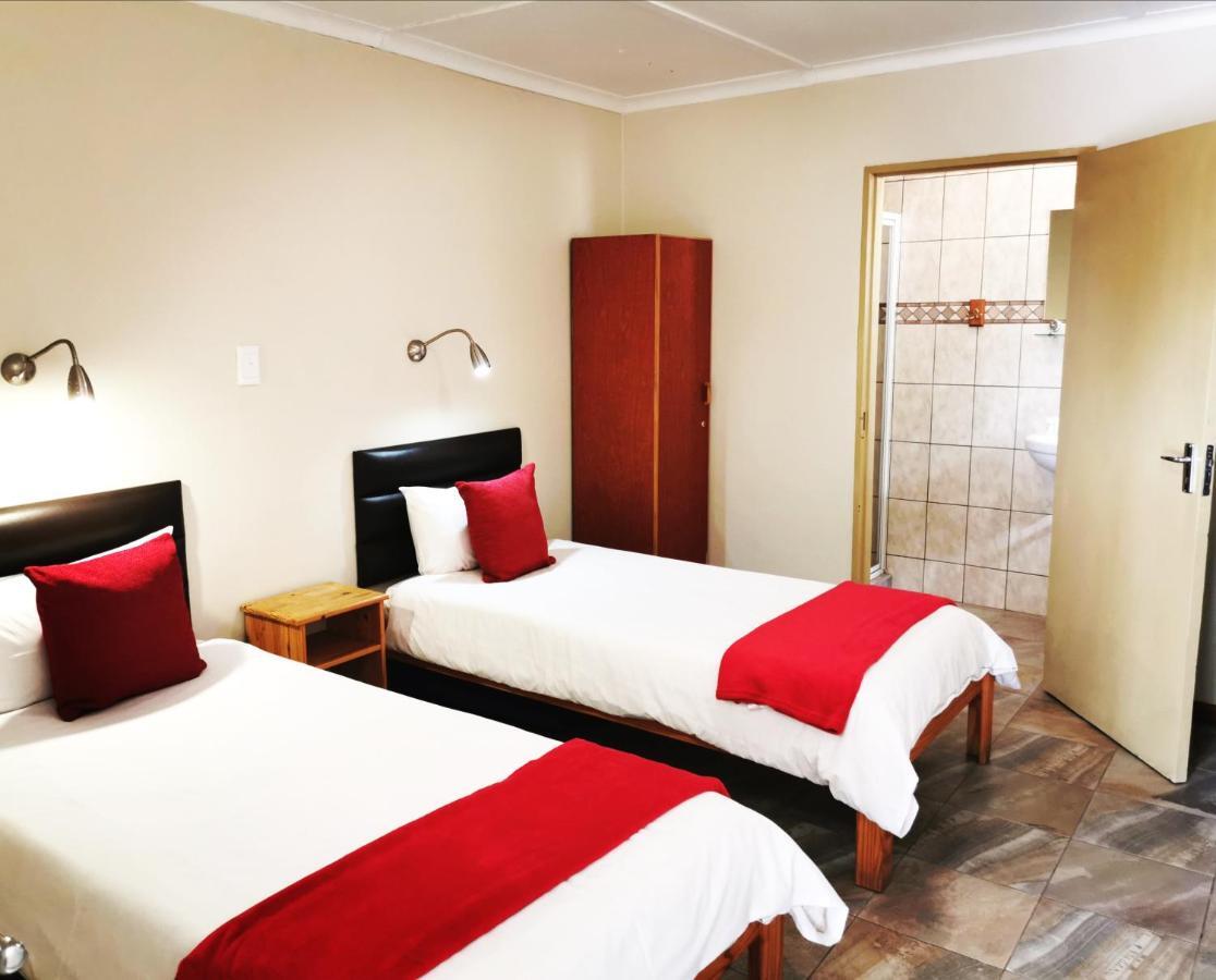 East Gate Rest Camp Apartment Buitepos ภายนอก รูปภาพ